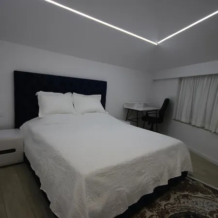 Metaj House *