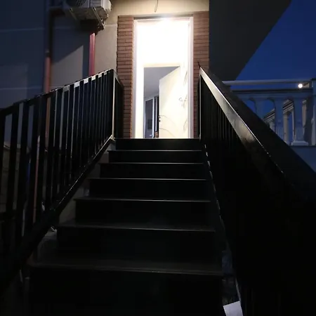 Aparthotel Metaj House *