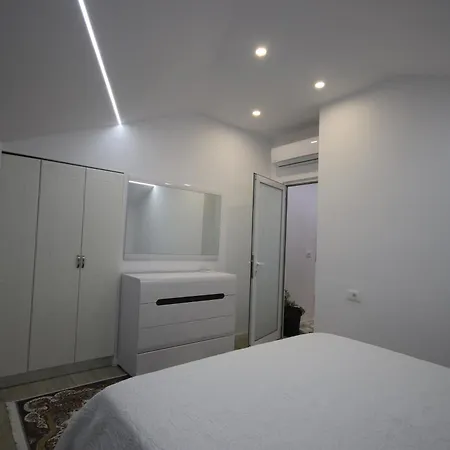 Metaj House *
