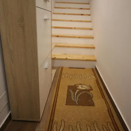 Metaj House * בורש