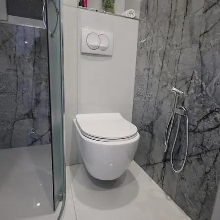 Aparthotel Metaj House *