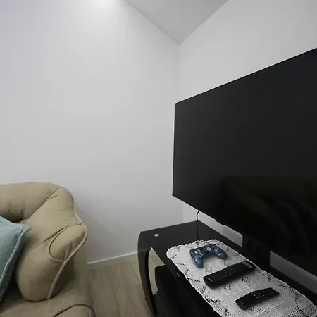 Metaj House בורש