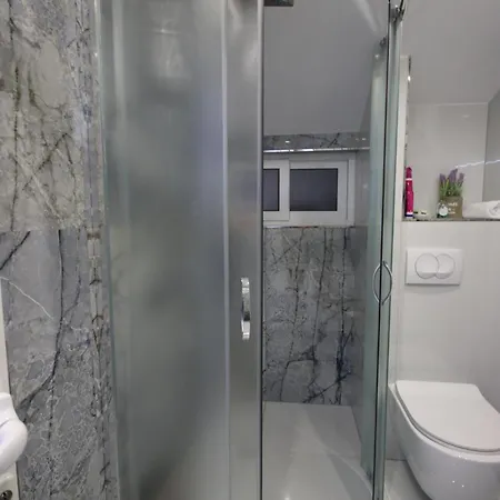 מלון דירות Metaj House