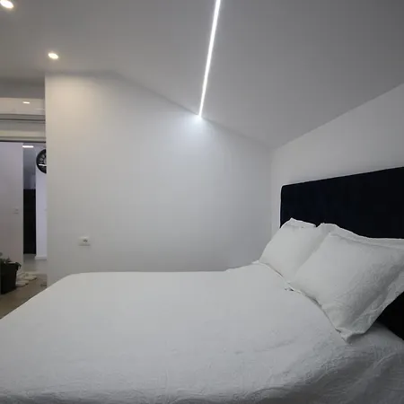 Hotel apartamentowy Metaj House *