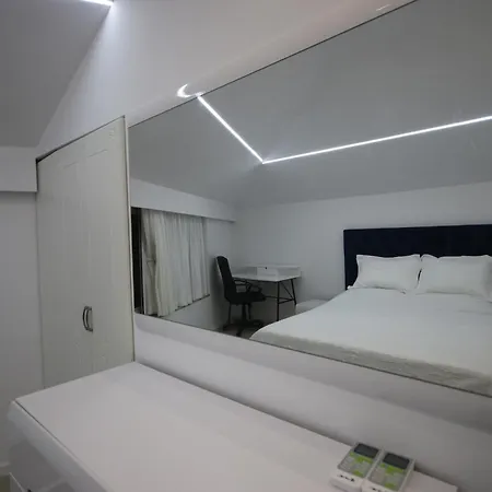 Hotel apartamentowy Metaj House